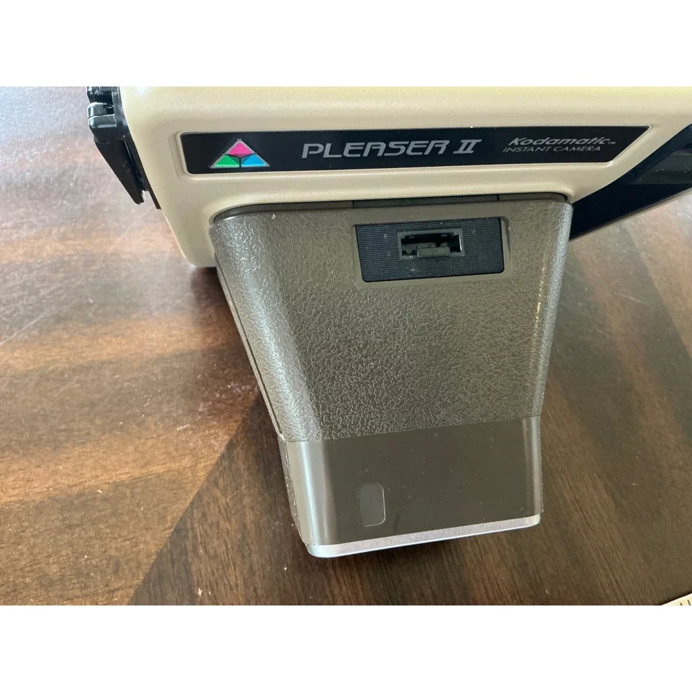 Kodak Vintage Pleaser II Kodamatic Instant Camera with Box and Manual Tan Brown